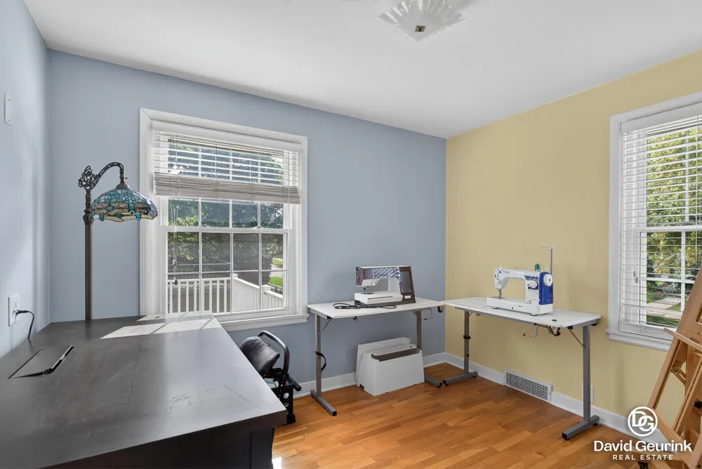 15 W 25th Street Holland City, MI 49423