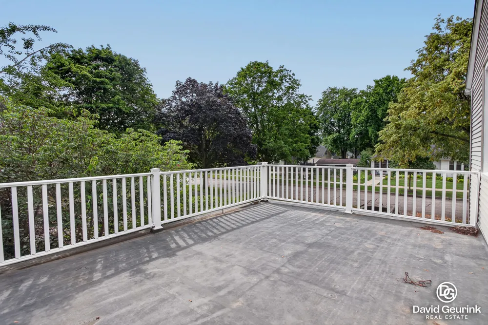 15 W 25th Street Holland City, MI 49423