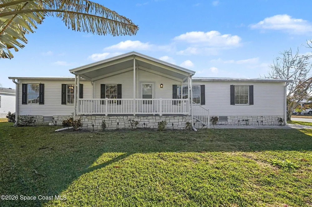 926 Laurel Circle Barefoot Bay, FL 32976