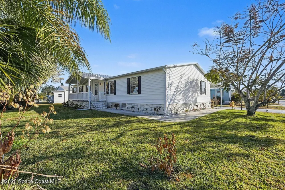926 Laurel Circle Barefoot Bay, FL 32976
