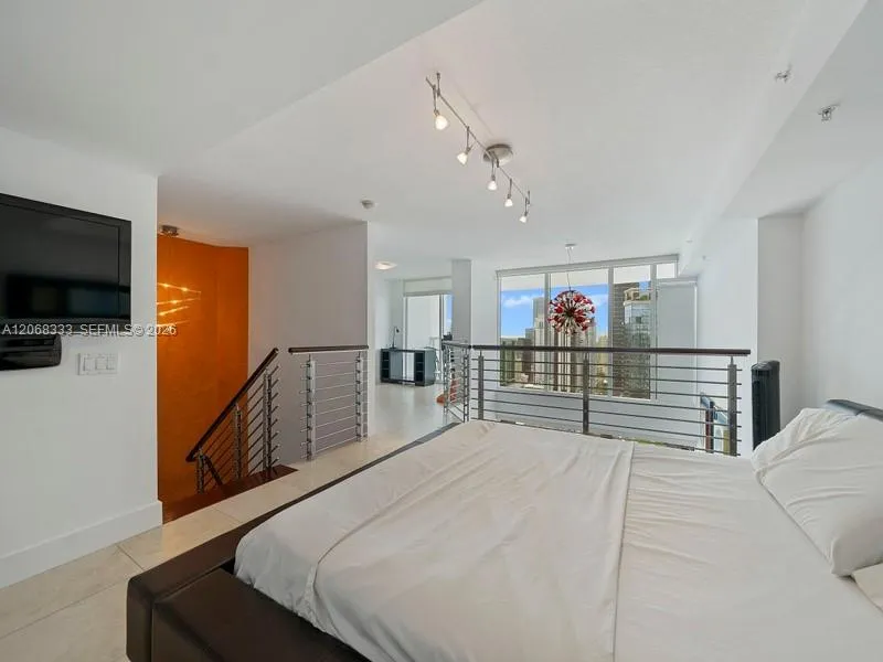 41 SE 5th St #2310 Miami, FL 33131