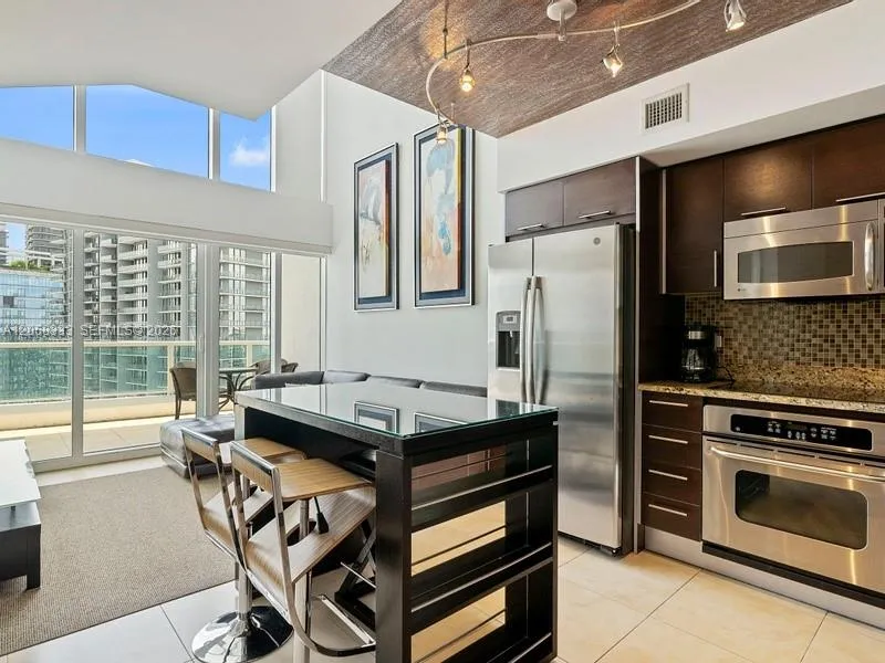 41 SE 5th St #2310 Miami, FL 33131
