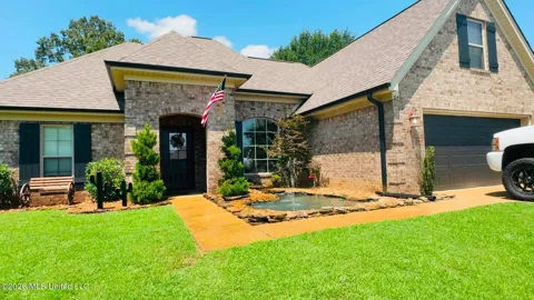 104 Creekside Drive
