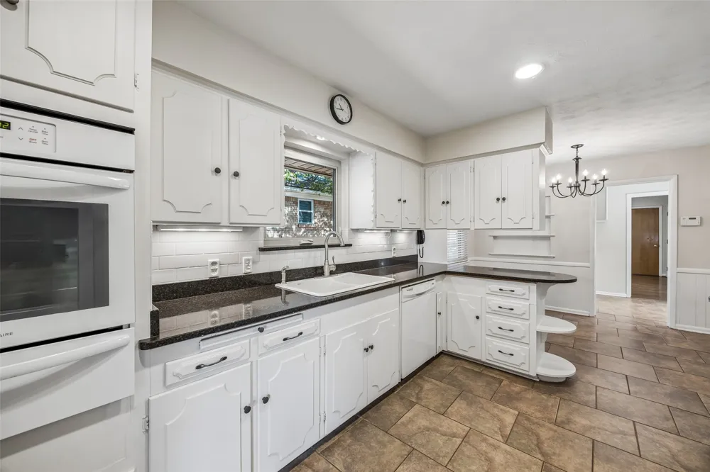 6147 Woodcrest Lane Dallas, TX 75214