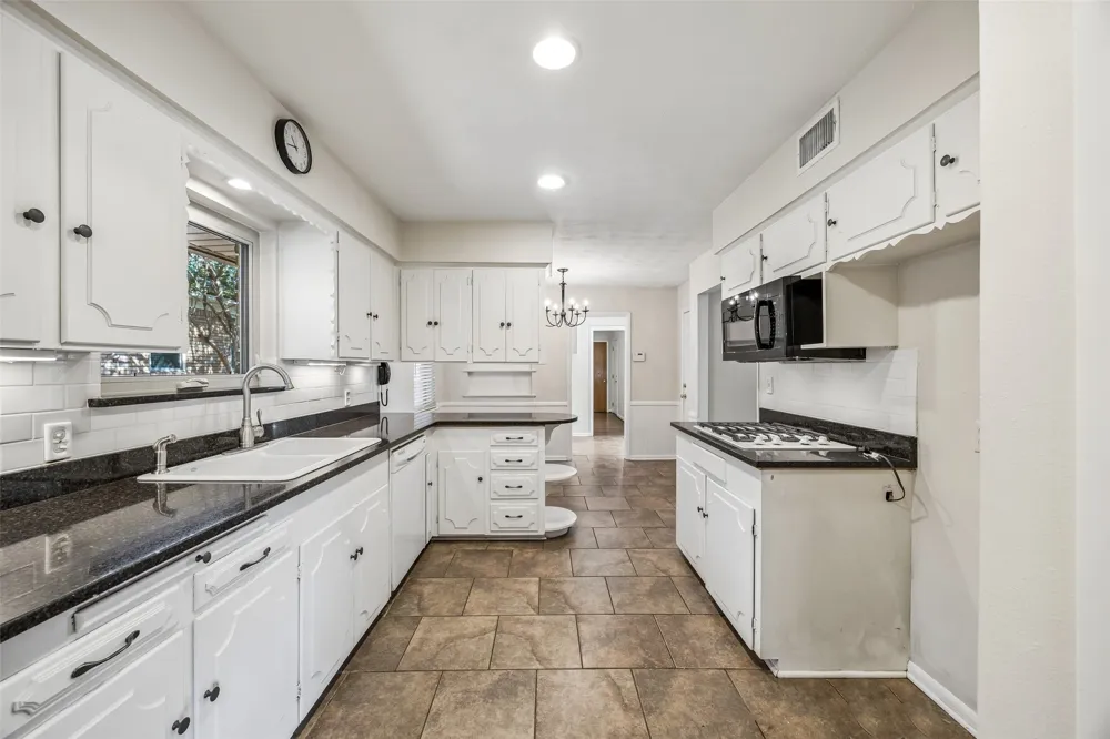 6147 Woodcrest Lane Dallas, TX 75214