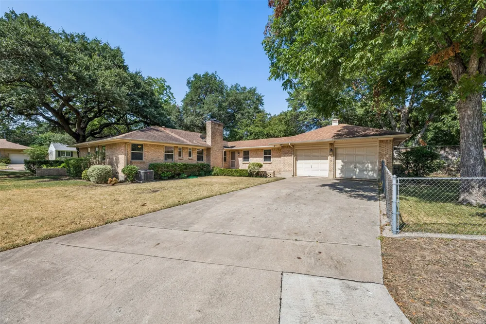 6147 Woodcrest Lane Dallas, TX 75214