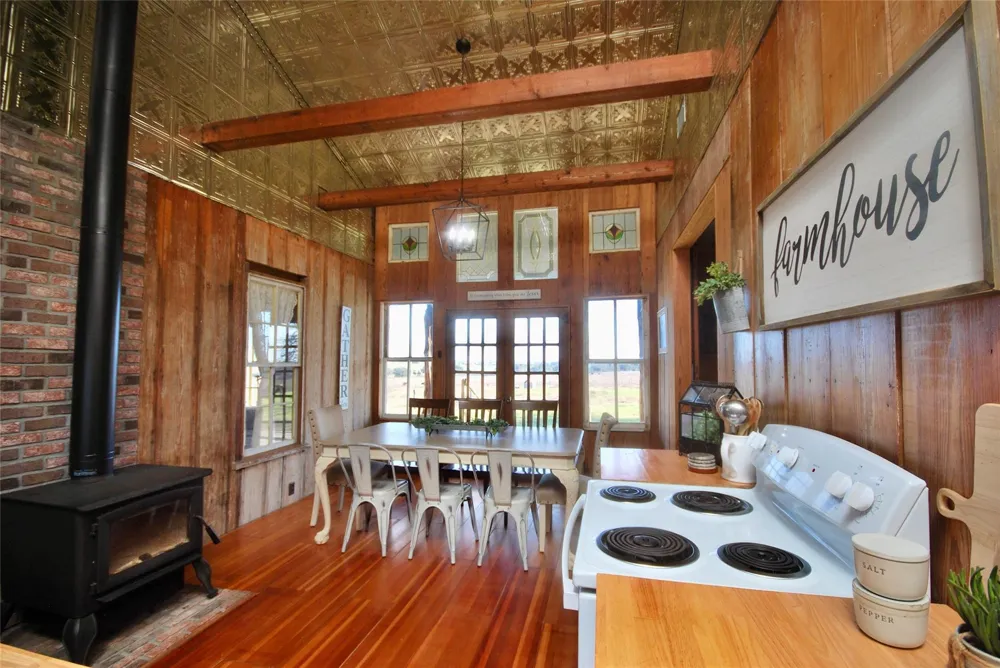 4228 County Road 256 Moulton, TX 77975