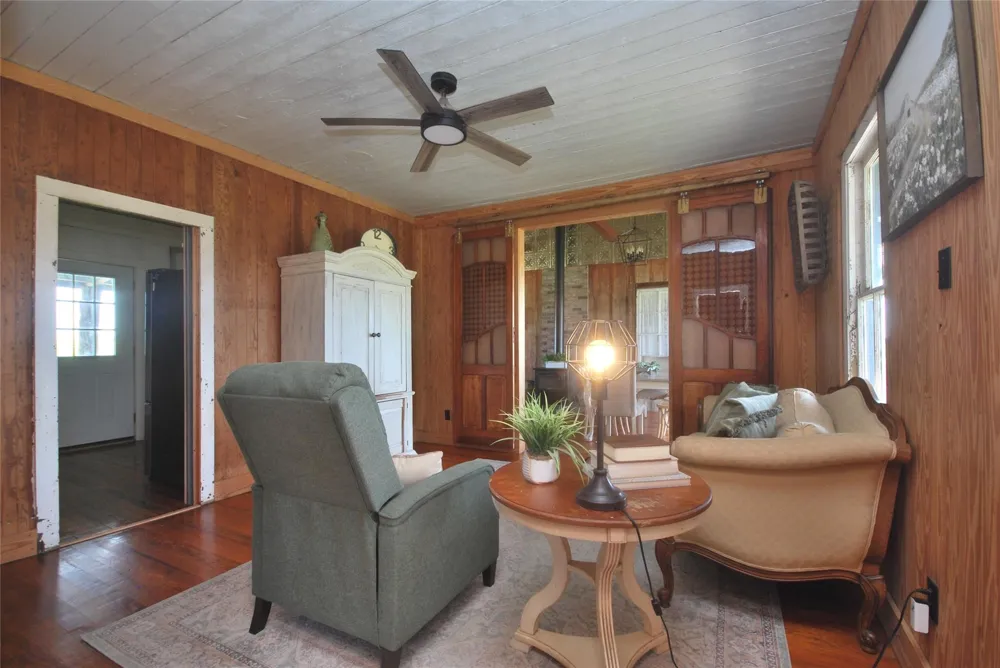 4228 County Road 256 Moulton, TX 77975