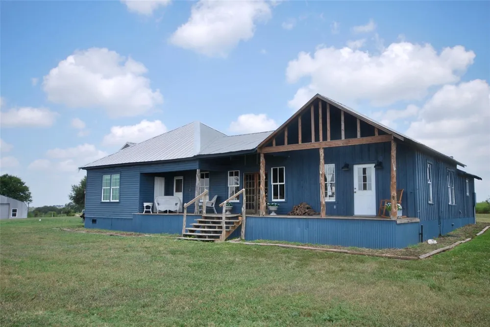 4228 County Road 256 Moulton, TX 77975