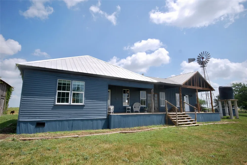 4228 County Road 256 Moulton, TX 77975