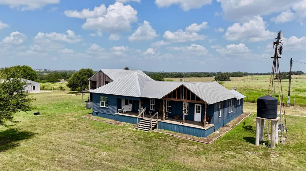 4228 County Road 256 Moulton, TX 77975