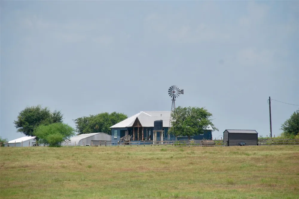 4228 County Road 256 Moulton, TX 77975