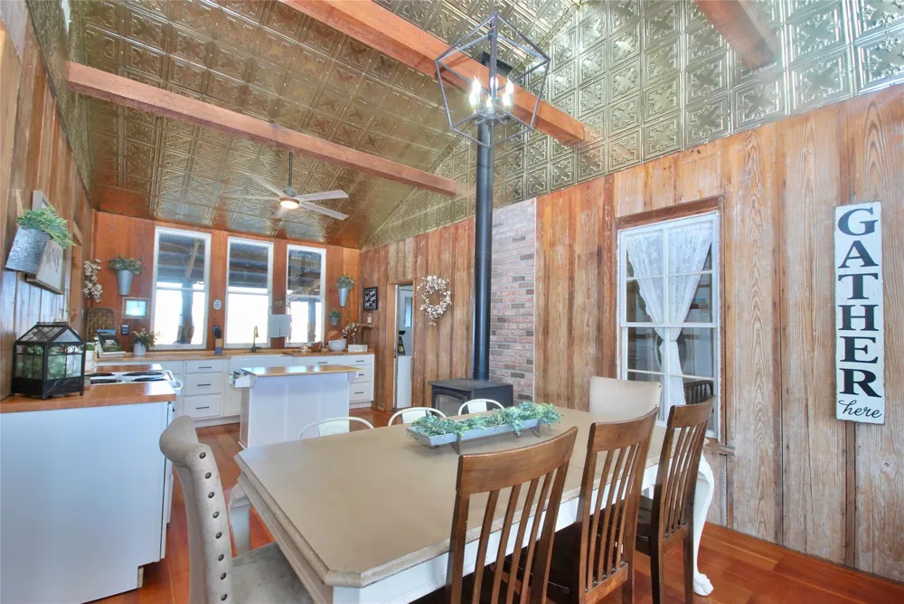 4228 County Road 256 Moulton, TX 77975