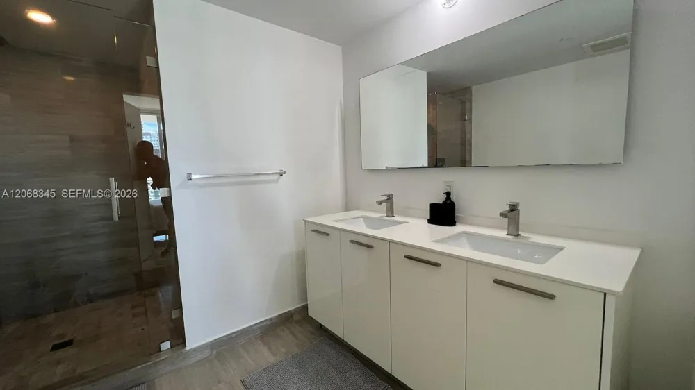 1300 Brickell Bay Dr #3400 Miami, FL 33131