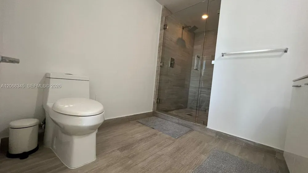 1300 Brickell Bay Dr #3400 Miami, FL 33131