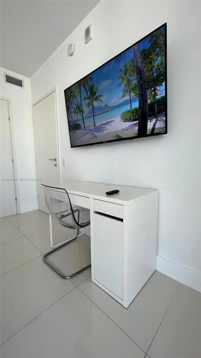 1300 Brickell Bay Dr #3400 Miami, FL 33131