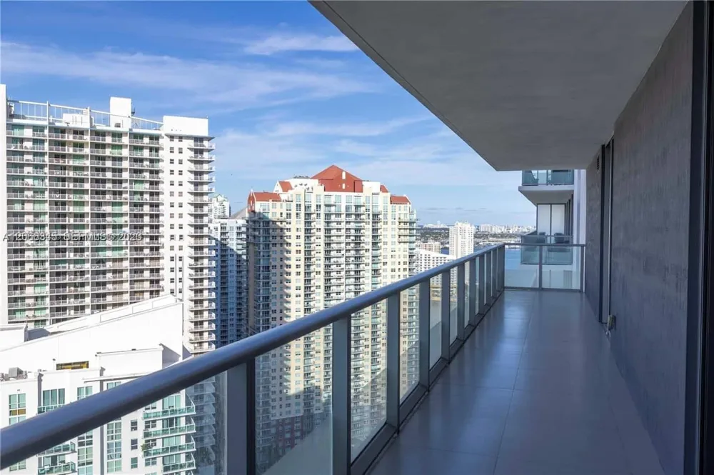1300 Brickell Bay Dr #3400 Miami, FL 33131
