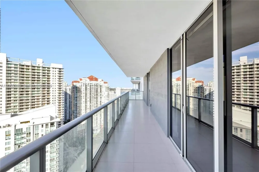 1300 Brickell Bay Dr #3400 Miami, FL 33131