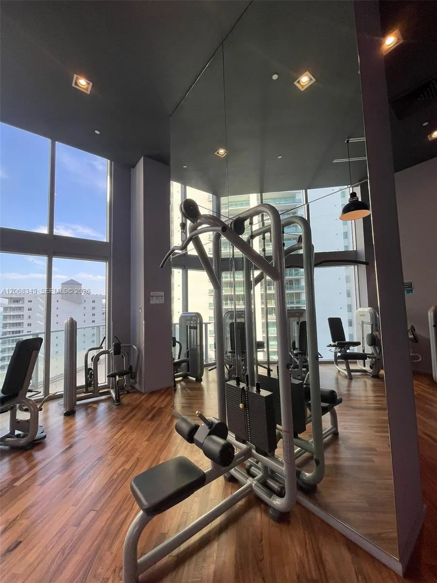 1300 Brickell Bay Dr #3400 Miami, FL 33131