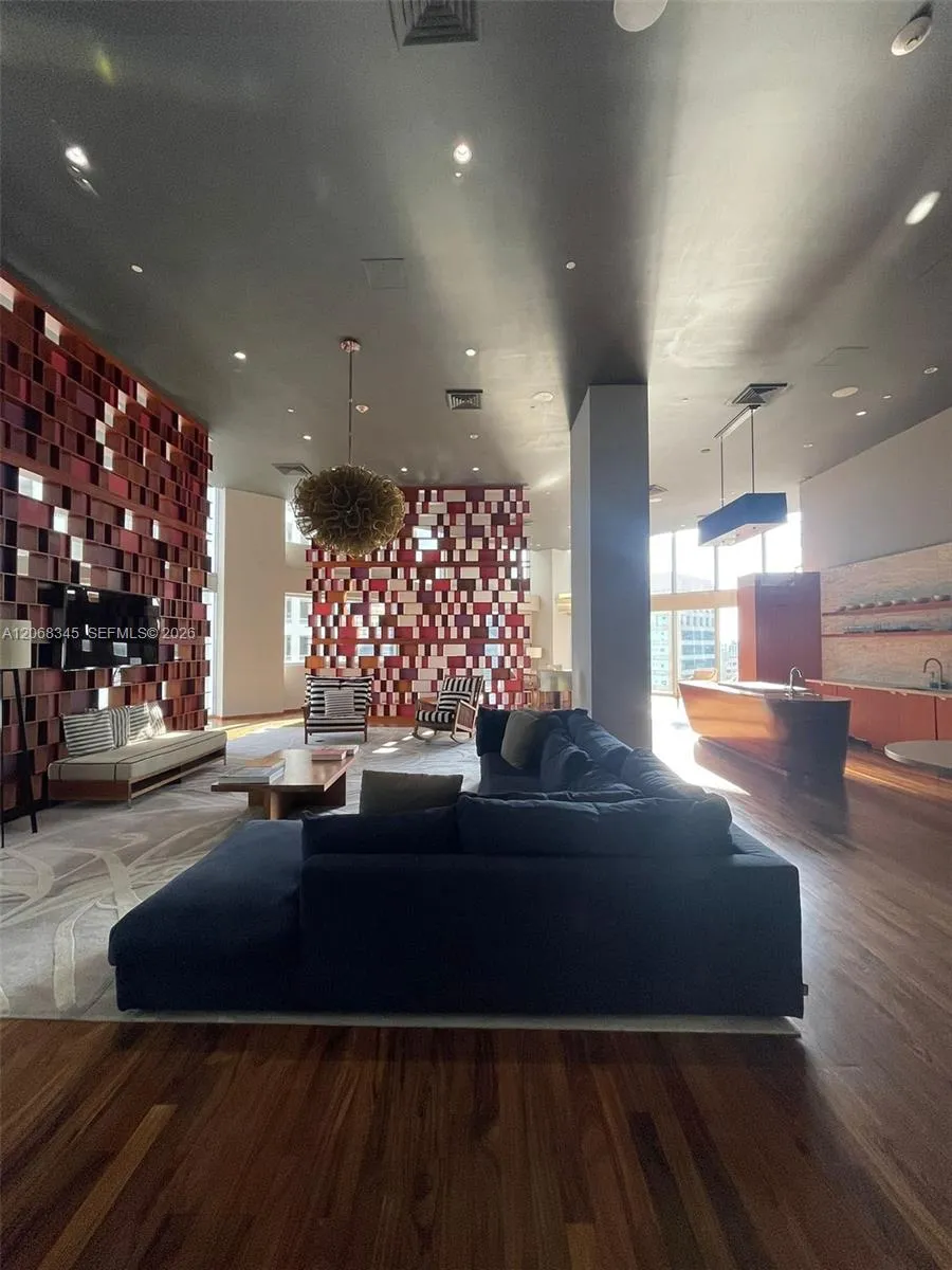 1300 Brickell Bay Dr #3400 Miami, FL 33131