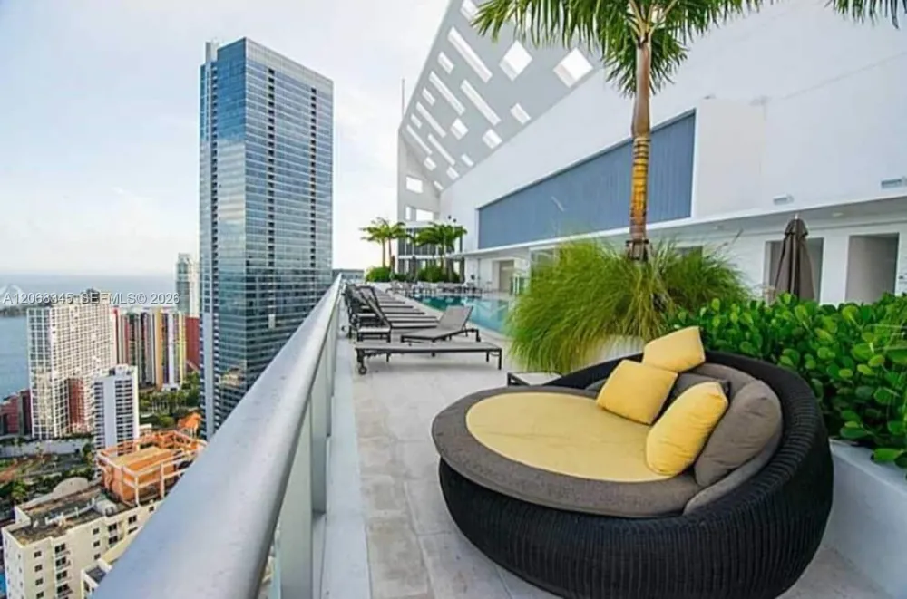 1300 Brickell Bay Dr #3400 Miami, FL 33131