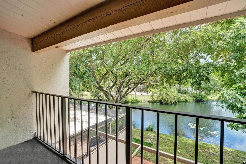 731 E COCO PLUM CIRCLE #4 Plantation, FL 33324