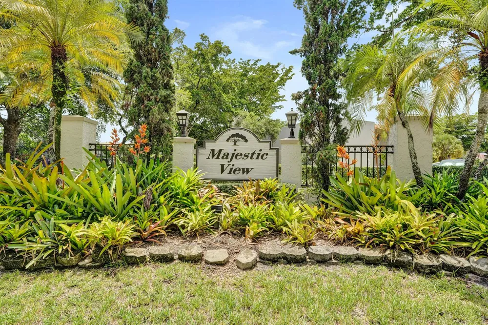 731 E COCO PLUM CIRCLE #4 Plantation, FL 33324