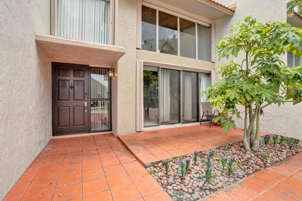 731 E COCO PLUM CIRCLE #4 Plantation, FL 33324