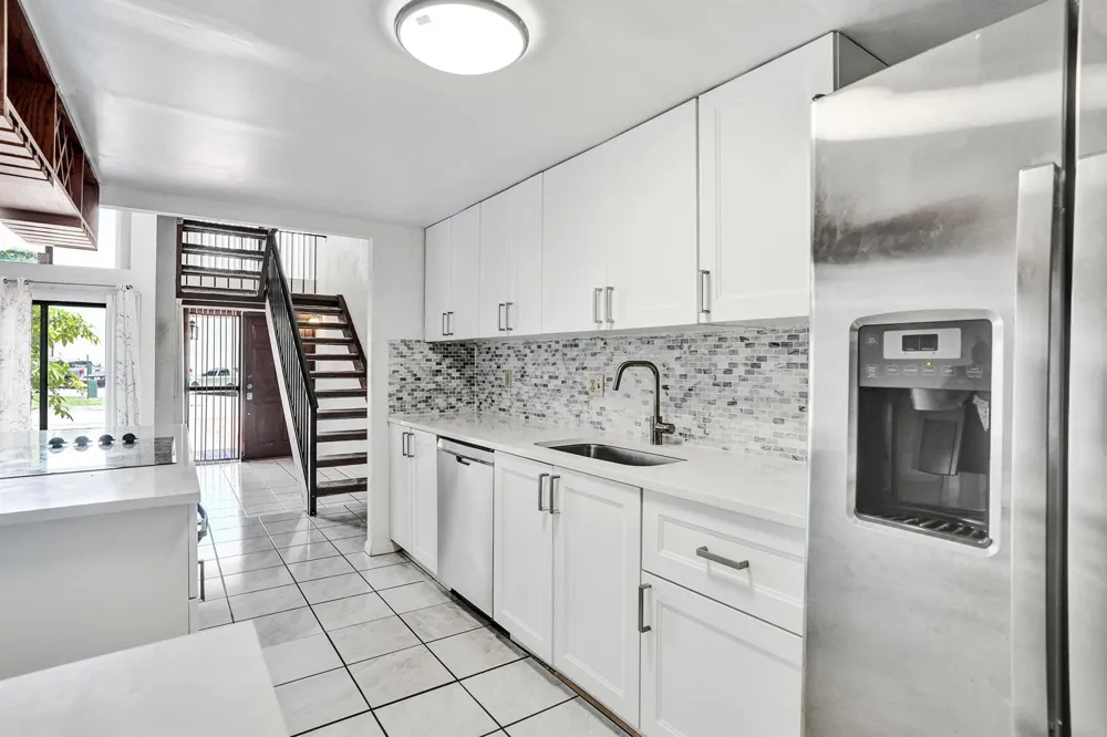 731 E COCO PLUM CIRCLE #4 Plantation, FL 33324