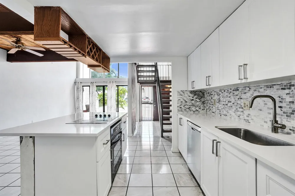 731 E COCO PLUM CIRCLE #4 Plantation, FL 33324