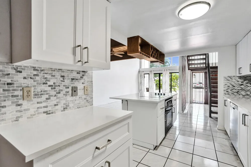 731 E COCO PLUM CIRCLE #4 Plantation, FL 33324