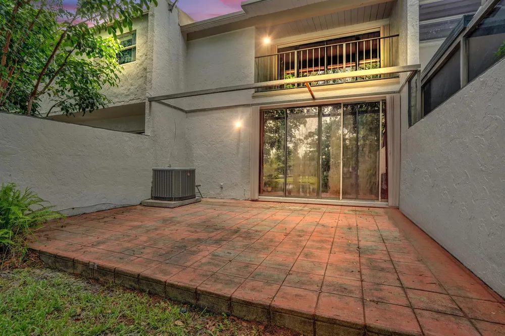 731 E COCO PLUM CIRCLE #4 Plantation, FL 33324