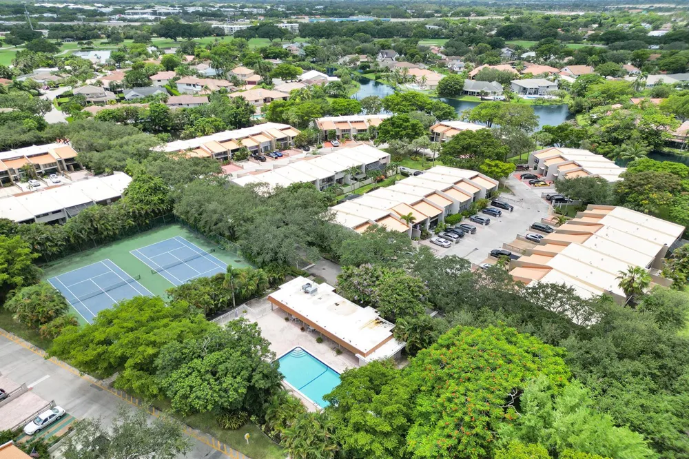 731 E COCO PLUM CIRCLE #4 Plantation, FL 33324