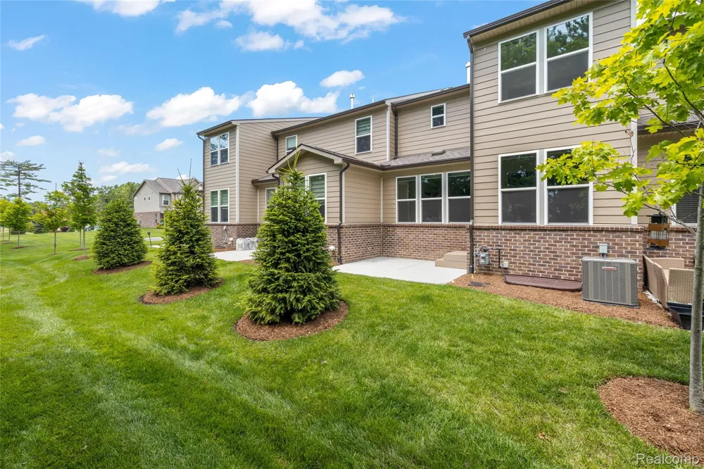 208 Addison Circle Commerce Charter Township, MI 48390