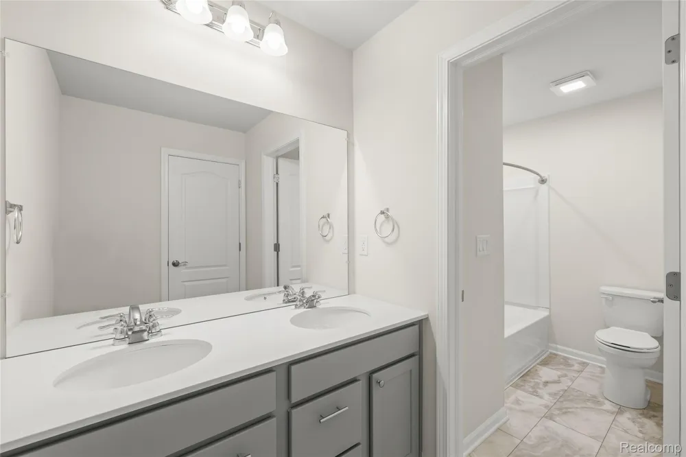 208 Addison Circle Commerce Charter Township, MI 48390