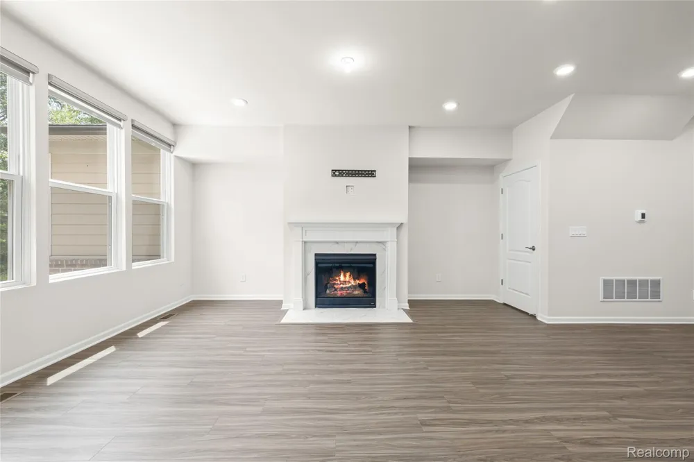 208 Addison Circle Commerce Charter Township, MI 48390