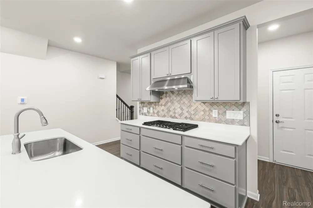 208 Addison Circle Commerce Charter Township, MI 48390