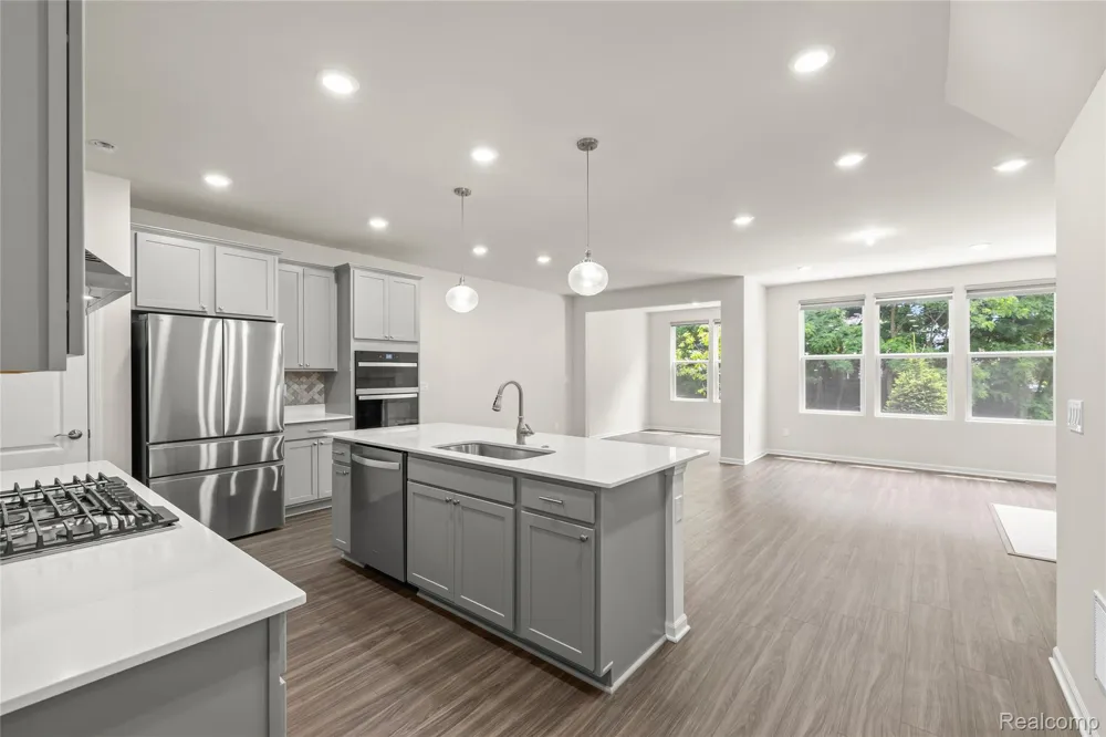 208 Addison Circle Commerce Charter Township, MI 48390