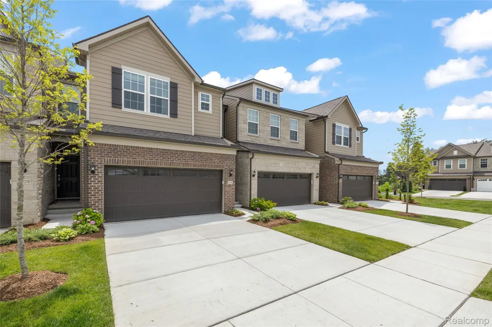 208 Addison Circle Commerce Charter Township, MI 48390