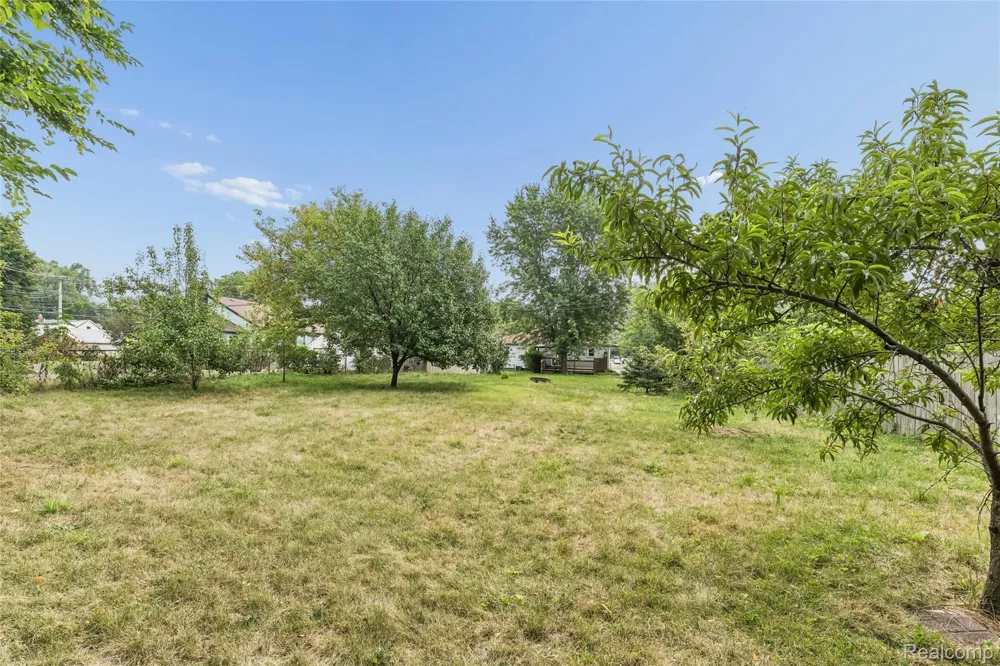59 Lynn Avenue Waterford Charter Township, MI 48328