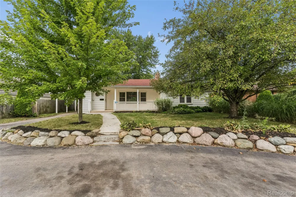 59 Lynn Avenue Waterford Charter Township, MI 48328