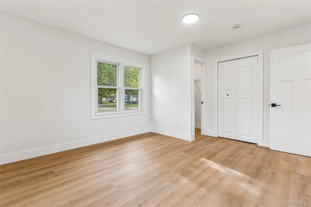 59 Lynn Avenue Waterford Charter Township, MI 48328