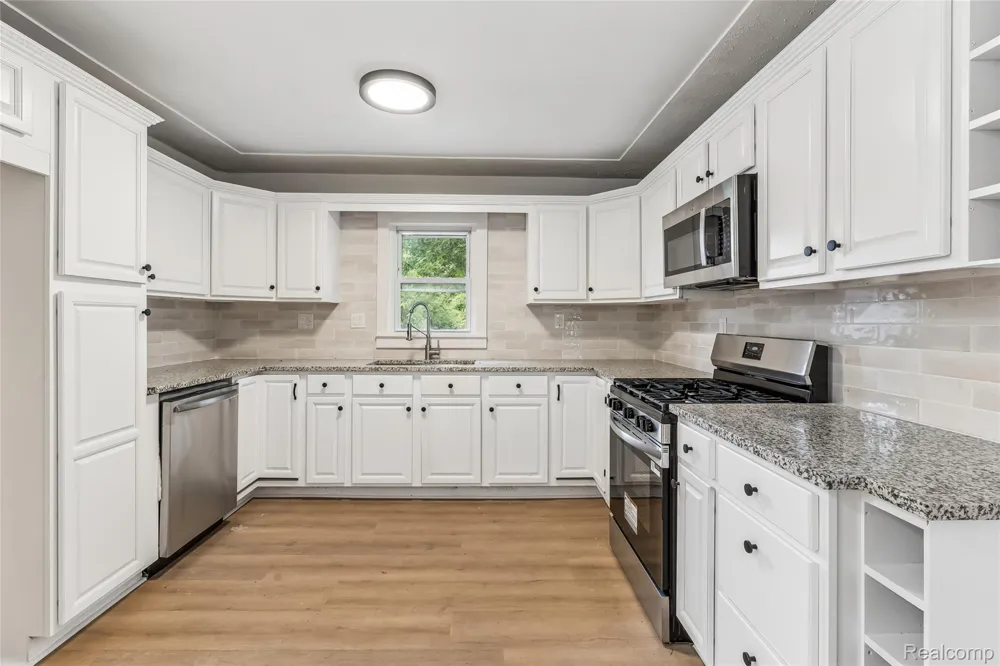 59 Lynn Avenue Waterford Charter Township, MI 48328