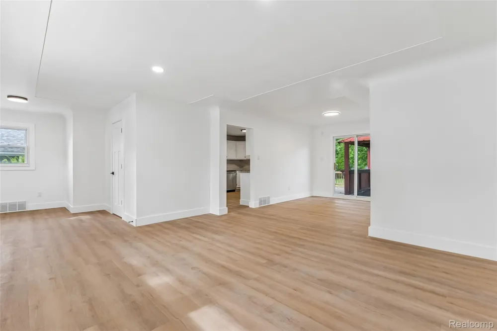 59 Lynn Avenue Waterford Charter Township, MI 48328