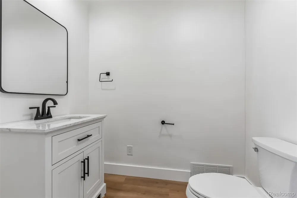 59 Lynn Avenue Waterford Charter Township, MI 48328