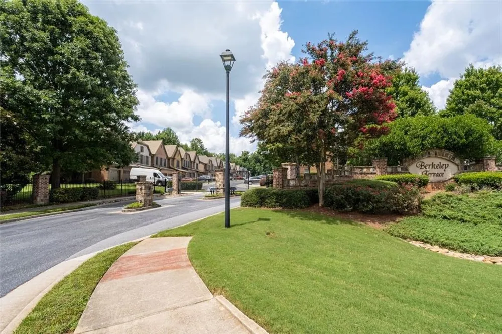 4922 Berkeley Oak Circle Peachtree Corners, GA 30092