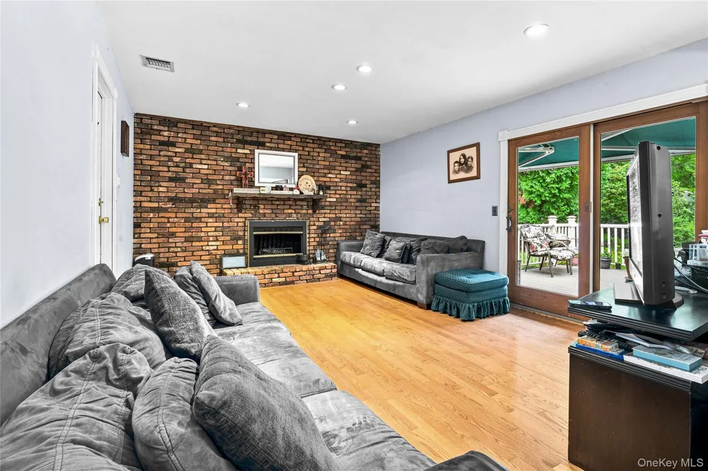 40 Glenridge Avenue Stony Brook, NY 11790