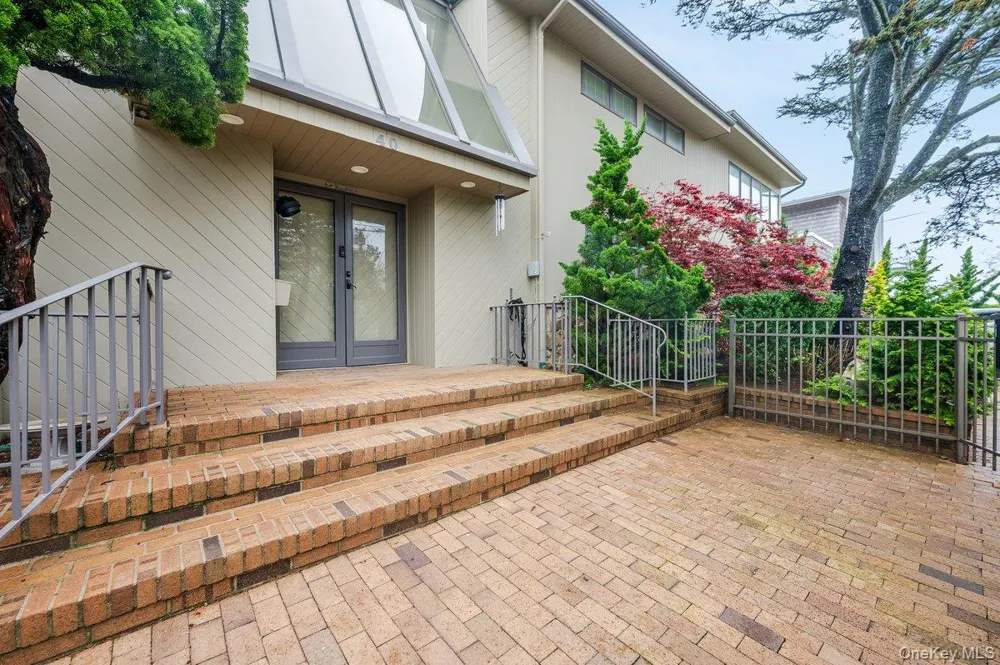40 Cayuga Avenue Atlantic Beach, NY 11509