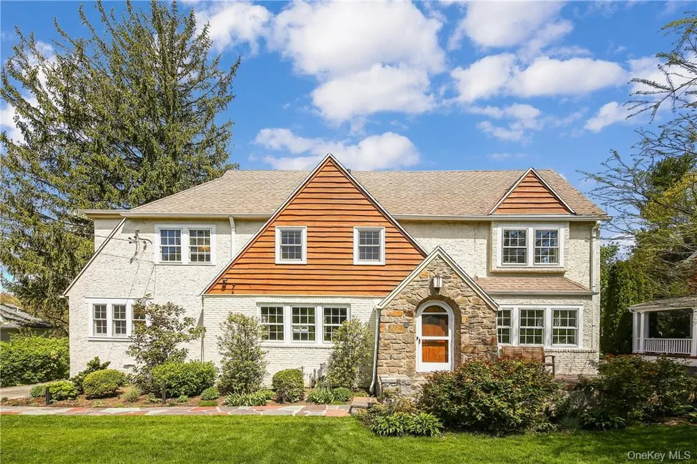 26 Earlwoode Drive White Plains, NY 10606