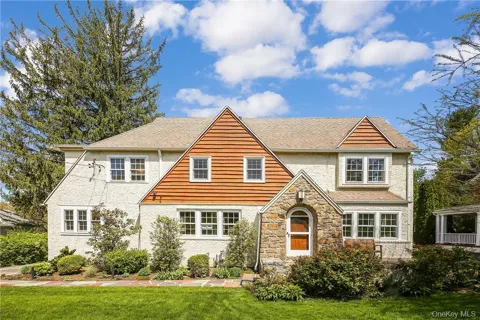 26 Earlwoode Drive